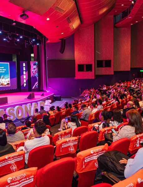 Auditorio del congreso con asistentes